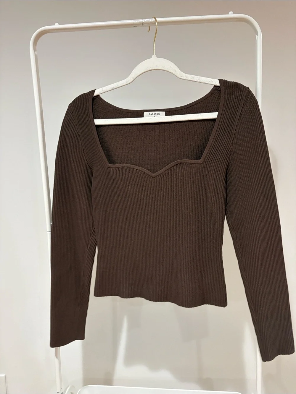 Aritzia Babaton Sculpt Knit Sweetheart Longsleeve Brown Ribbed M